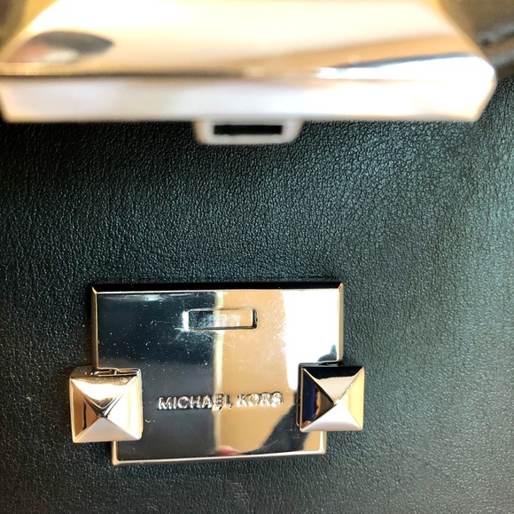 ❌Sold❌Michael Kors Whitney Medium - Picture 3 of 10